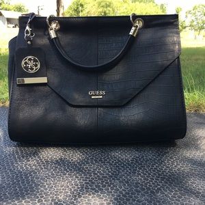 BRAND NEW GUESS SHOULDER BAG!